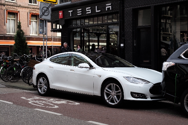 Tesla Destination Charging hotels